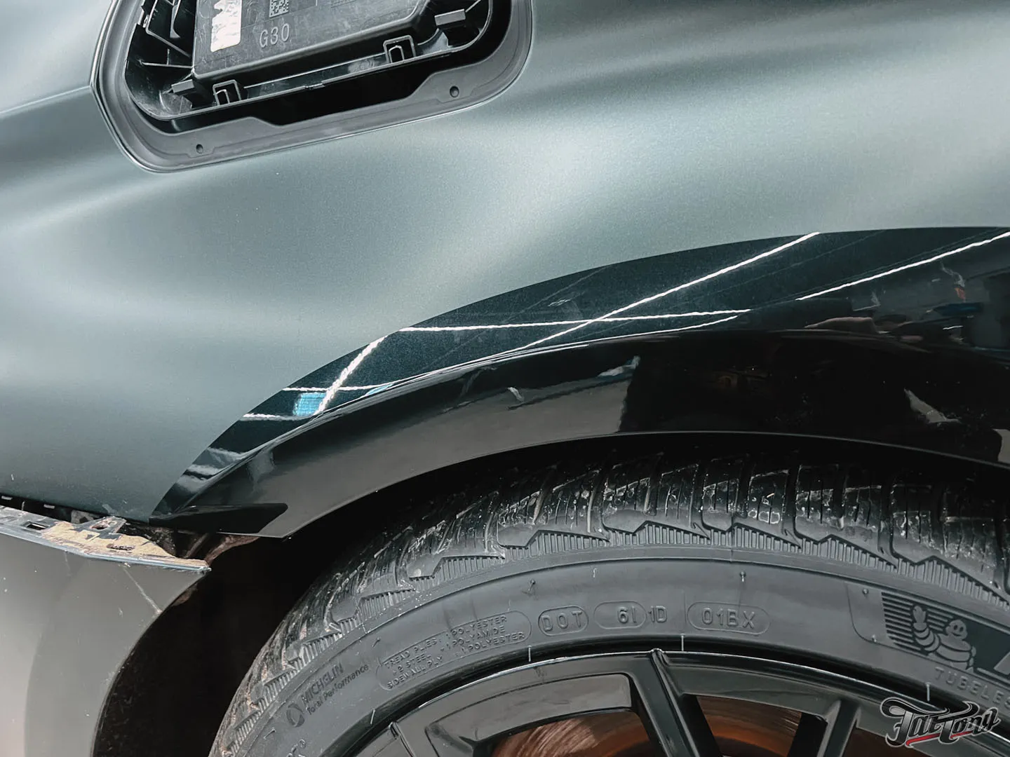 Частичная расклейка BMW 5 после ДТП. Как выглядит ЛКП под пленкой?!